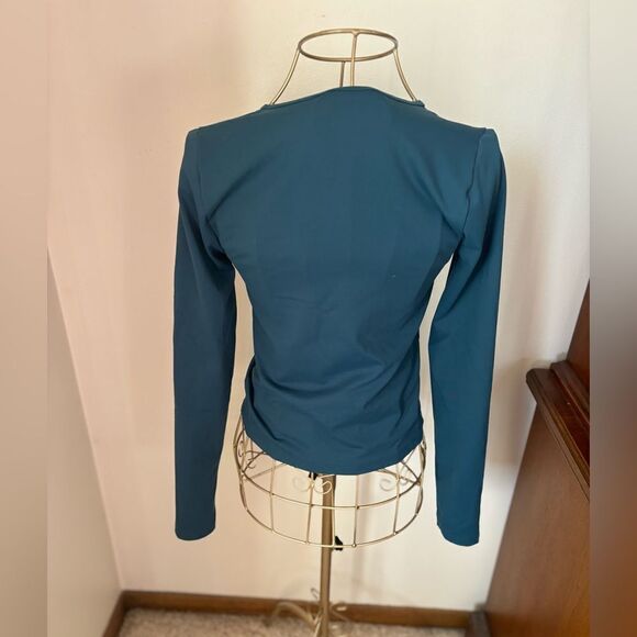 Abercrombie teal long sleeve v neck soft a & f top size S - Picture 10 of 11